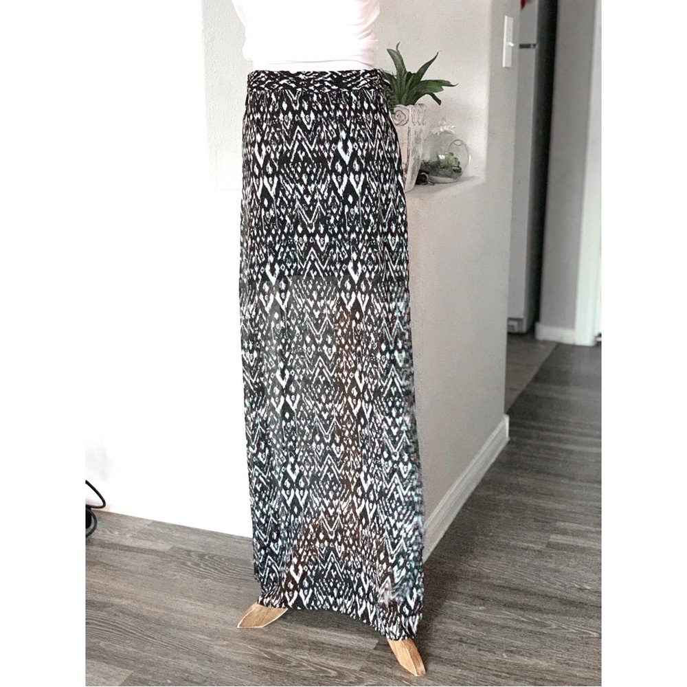 Black and White Patterned Maxi Skirt - Picture 2 of 3
